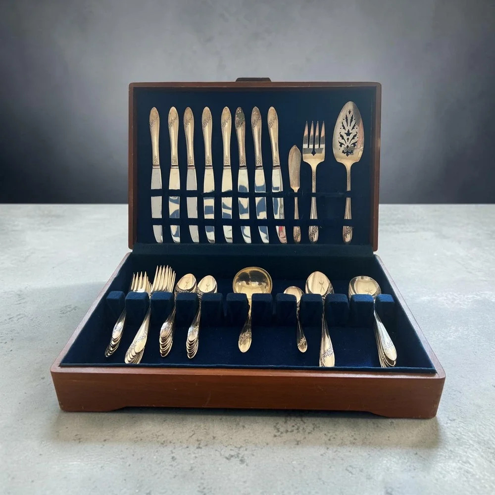 Oneida Community Tudor Plate Queen Bess II Silverware 58 pc Flatware Svc for 8